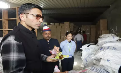 Haridwar: आंगनबाड़ी सप्लाई से जुड़े गोदाम पर छापेमारी