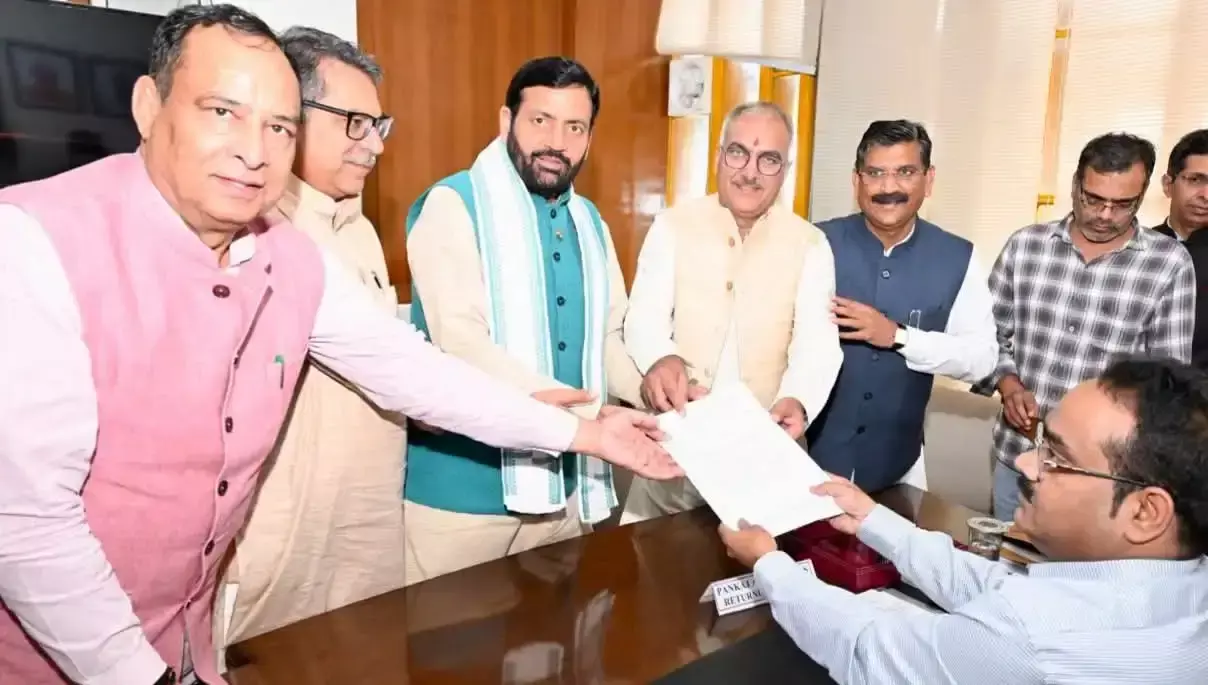 Chandigarh: दो सीटों पर तीन उम्मीदवारों ने दाखिल किए पर्चे Chandigarh: दो सीटों पर तीन उम्मीदवारों ने दाखिल किए पर्चे