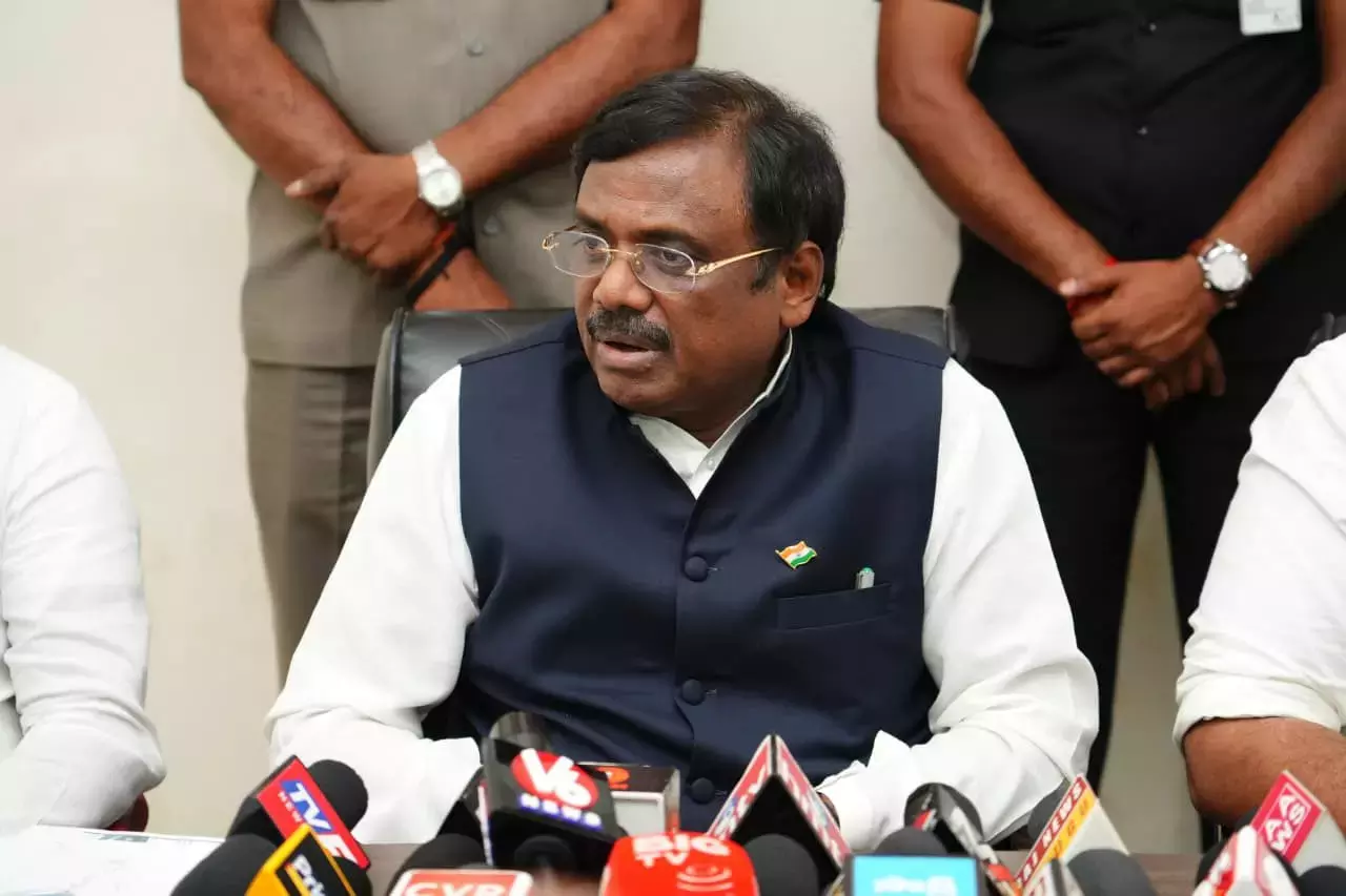 Minister विवेक वेंकटस्वामी ने फैक्ट्रियों से सुरक्षा नियमों का पालन करने का आग्रह किया Minister विवेक वेंकटस्वामी ने फैक्ट्रियों से सुरक्षा नियमों का पालन करने का आग्रह किया