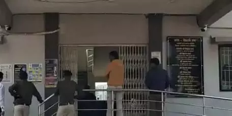 होली खेलकर घर पहुंचा और फंदे पर झूला युवक होली खेलकर घर पहुंचा और फंदे पर झूला युवक