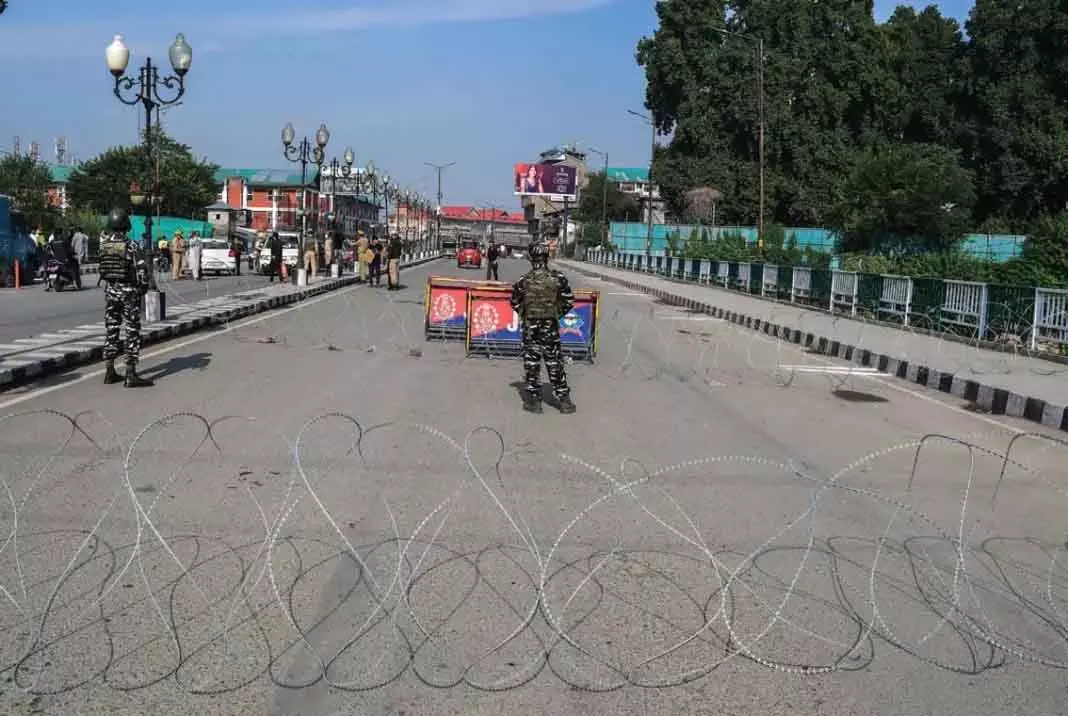 खामेनेई की हत्या: Kashmir में पाबंदियां जारी खामेनेई की हत्या: Kashmir में पाबंदियां जारी