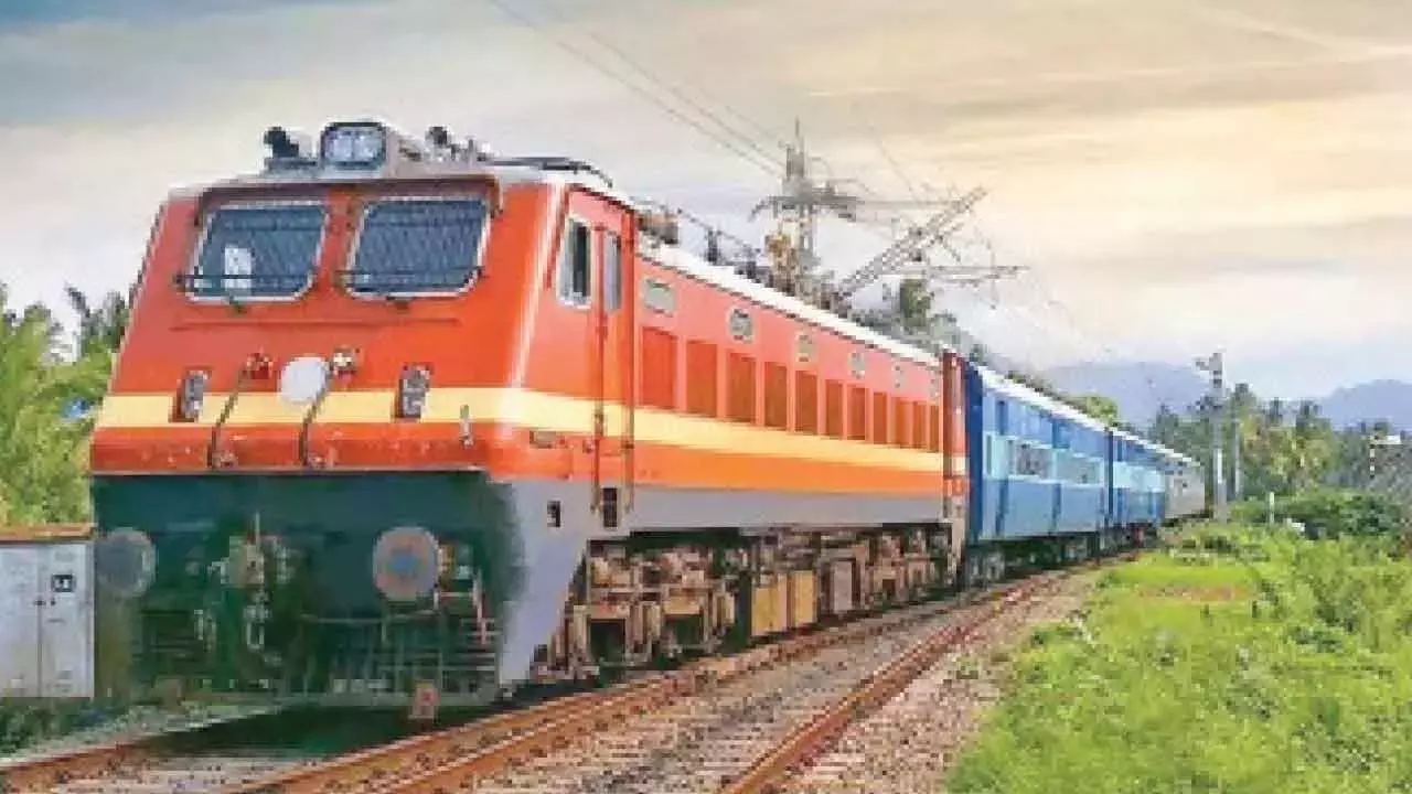 सीज़नल भीड़: SCR ने कोच बढ़ाकर सेवाओं को मज़बूत किया सीज़नल भीड़: SCR ने कोच बढ़ाकर सेवाओं को मज़बूत किया
