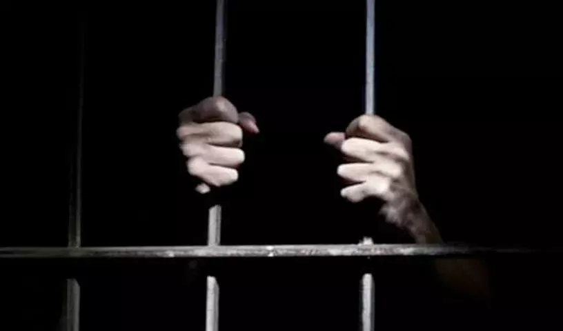 महाराष्ट्र ATS ने JeM, ISIS से कथित संबंधों के आरोप में इंजीनियरिंग स्टूडेंट को गिरफ्तार किया महाराष्ट्र ATS ने JeM, ISIS से कथित संबंधों के आरोप में इंजीनियरिंग स्टूडेंट को गिरफ्तार किया