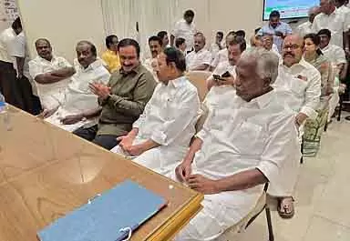 Rajya Sabha elections : अंबुमणि ने नामांकन दाखिल किया Rajya Sabha elections : अंबुमणि ने नामांकन दाखिल किया