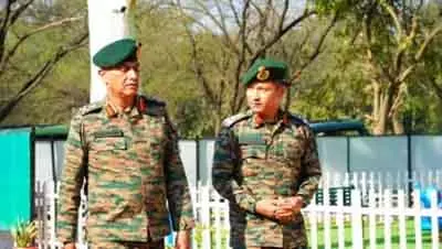 GOC राइजिंग स्टार कॉर्प्स ने मामून सेक्टर में सैनिकों की ऑपरेशनल तैयारियों का रिव्यू किया GOC राइजिंग स्टार कॉर्प्स ने मामून सेक्टर में सैनिकों की ऑपरेशनल तैयारियों का रिव्यू किया