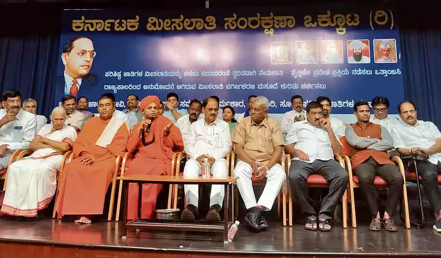 अंदरूनी आरक्षण अन्याय के खिलाफ लड़ो: Siddharameshwar स्वामीजी ने चेतावनी दी अंदरूनी आरक्षण अन्याय के खिलाफ लड़ो: Siddharameshwar स्वामीजी ने चेतावनी दी