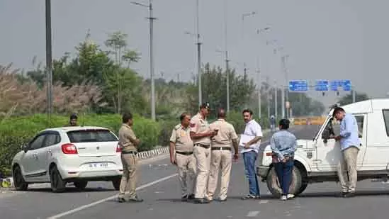 Delhi में होली पर शराब पीकर गाड़ी चलाने के आरोप में 1,200 से ज्यादा लोगों पर केस Delhi में होली पर शराब पीकर गाड़ी चलाने के आरोप में 1,200 से ज्यादा लोगों पर केस