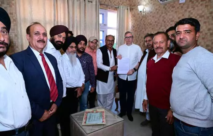 CM ने राबिता में प्रतिनिधिमंडलों और लोगों से मुलाकात की CM ने राबिता में प्रतिनिधिमंडलों और लोगों से मुलाकात की