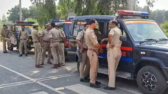 Bengaluru में शख्स पर चाचा की हत्या कर एक्सीडेंट बताने की कोशिश का आरोप, गिरफ्तार Bengaluru में शख्स पर चाचा की हत्या कर एक्सीडेंट बताने की कोशिश का आरोप, गिरफ्तार