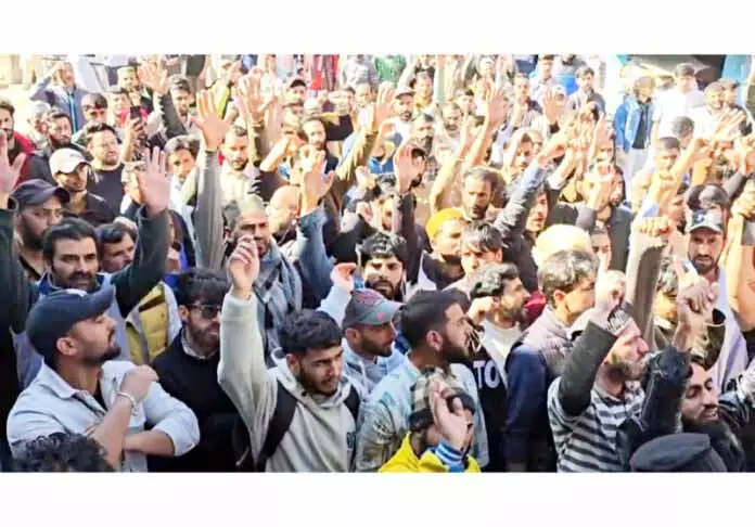 Khamenei की हत्या के खिलाफ राजौरी, पुंछ में विरोध प्रदर्शन Khamenei की हत्या के खिलाफ राजौरी, पुंछ में विरोध प्रदर्शन