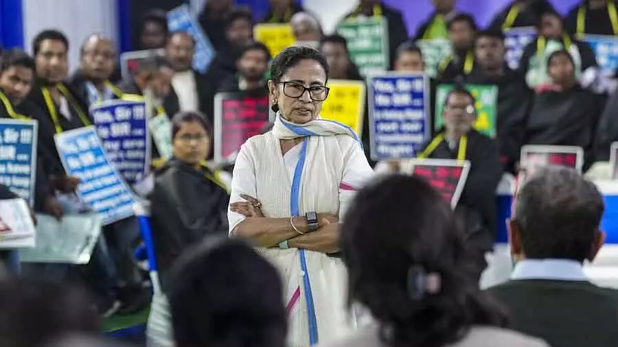 SIR ने बंगाल में TMC के मुख्य इलाके पर हमला किया; पार्टी को वोटिंग में बढ़ोतरी SIR ने बंगाल में TMC के मुख्य इलाके पर हमला किया; पार्टी को वोटिंग में बढ़ोतरी