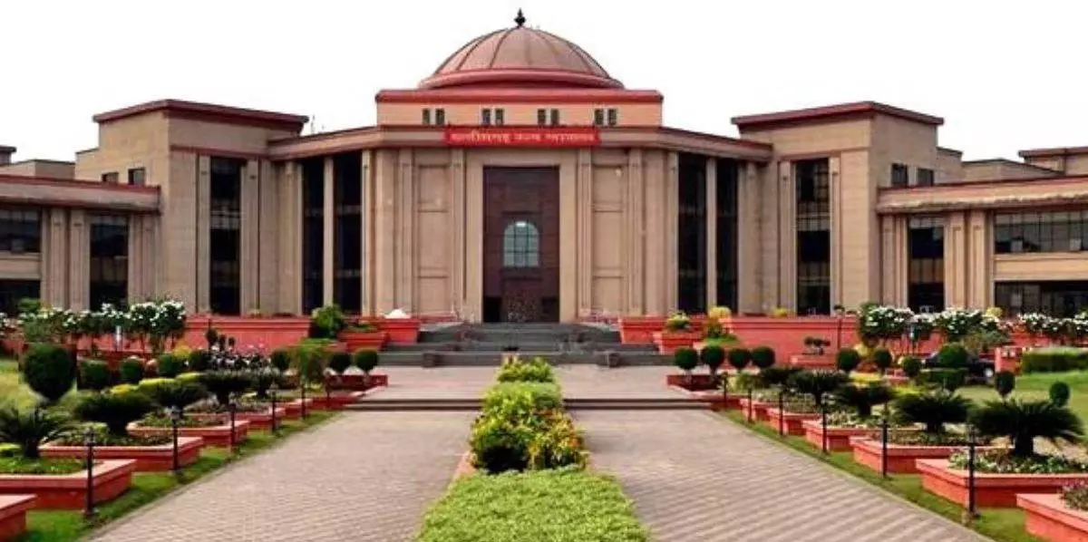 ऐसी हरकत मतलब हाईकोर्ट को धमकाना, भड़क गए जज साहब ऐसी हरकत मतलब हाईकोर्ट को धमकाना, भड़क गए जज साहब