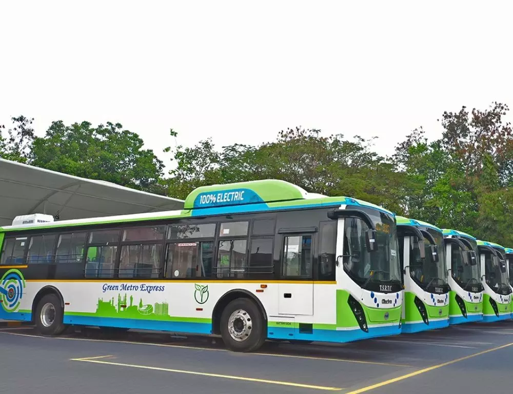 Hyderabad: TSRTC 2,000 इलेक्ट्रिक बसें शामिल करेगा Hyderabad: TSRTC 2,000 इलेक्ट्रिक बसें शामिल करेगा