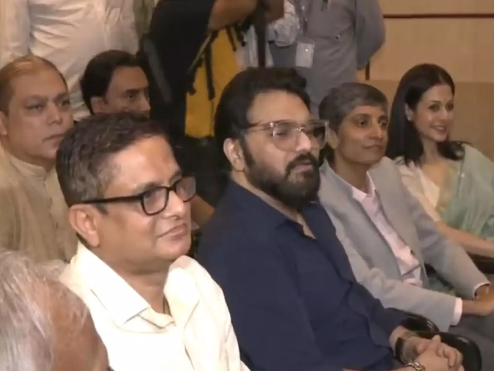 कोलकाता: TMC नेताओं ने राज्यसभा 2026 चुनाव के लिए नामांकन दाखिल किया कोलकाता: TMC नेताओं ने राज्यसभा 2026 चुनाव के लिए नामांकन दाखिल किया