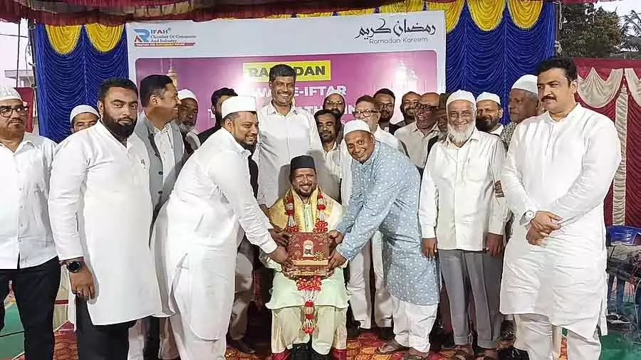 Tumkur : व्यापारियों के लिए इफ्तार का आयोजन Tumkur : व्यापारियों के लिए इफ्तार का आयोजन