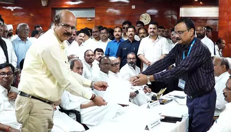 BJD उम्मीदवारों ने राज्यसभा के लिए नामांकन दाखिल किया, नवीन-भक्त एकता ने सबका ध्यान खींचा BJD उम्मीदवारों ने राज्यसभा के लिए नामांकन दाखिल किया, नवीन-भक्त एकता ने सबका ध्यान खींचा