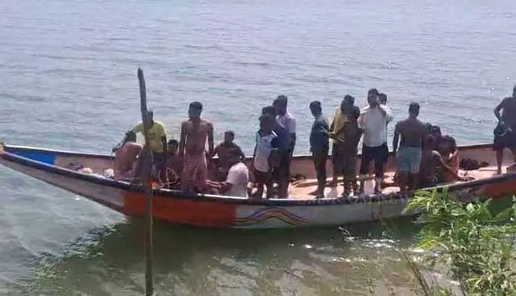 Athgarh में महानदी में दो युवक डूबे Athgarh में महानदी में दो युवक डूबे