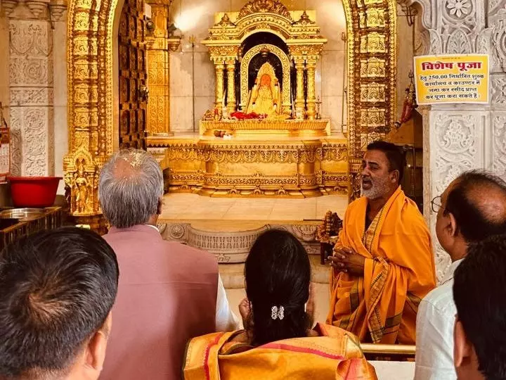 सांसद बृजमोहन अग्रवाल ने डोंगरगढ़ में परिवार के साथ मां बम्लेश्वरी के दर्शन किए सांसद बृजमोहन अग्रवाल ने डोंगरगढ़ में परिवार के साथ मां बम्लेश्वरी के दर्शन किए