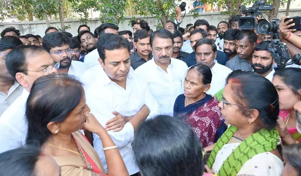 KTR ने मूसी के विकास के लिए कांग्रेस के बुलडोजर मॉडल पर हमला किया KTR ने मूसी के विकास के लिए कांग्रेस के बुलडोजर मॉडल पर हमला किया