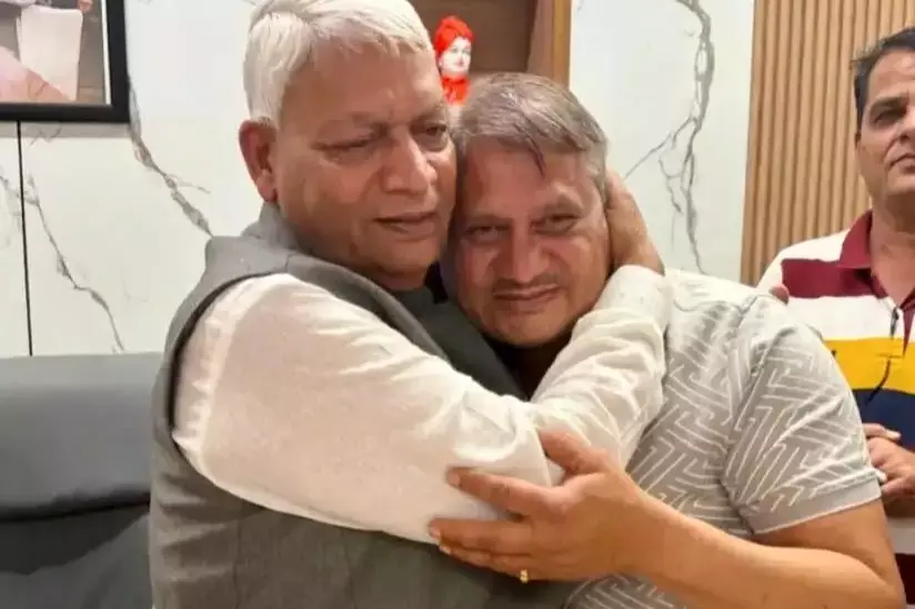 Bhilwara: दुबई में फंसा परिवार भारत पहुंचा, सांसद की पहल रंग लाई Bhilwara: दुबई में फंसा परिवार भारत पहुंचा, सांसद की पहल रंग लाई