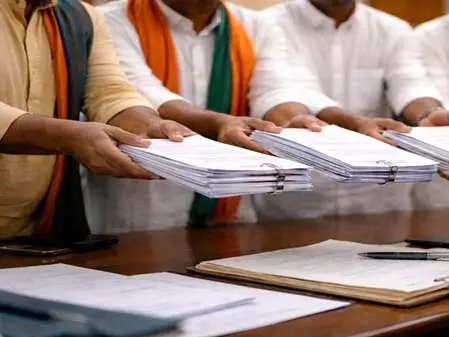 Haryana: दो राज्यसभा सीटों के लिए तीन उम्मीदवारों ने दाखिल किया नामांकन Haryana: दो राज्यसभा सीटों के लिए तीन उम्मीदवारों ने दाखिल किया नामांकन
