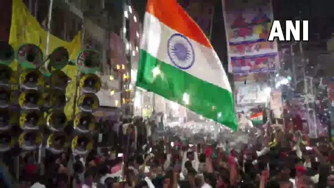 रोमांचक मुकाबले में भारतीय गेंदबाजों ने अंतिम ओवर तक दबाव बनाए रखा रोमांचक मुकाबले में भारतीय गेंदबाजों ने अंतिम ओवर तक दबाव बनाए रखा