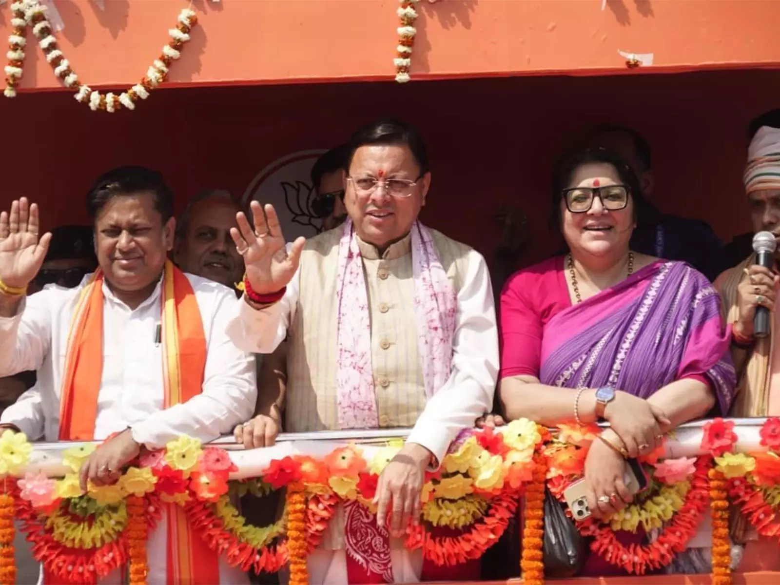 उत्तराखंड के CM ने पश्चिम बंगाल के हिंगलगंज में परिवर्तन यात्रा शुरू की उत्तराखंड के CM ने पश्चिम बंगाल के हिंगलगंज में परिवर्तन यात्रा शुरू की