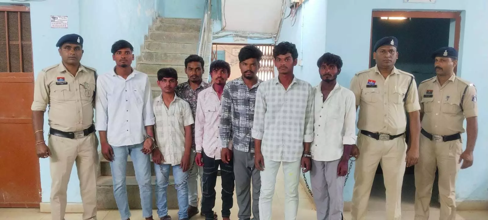आरंग में होली पर आपसी विवाद से हत्या, 1 नाबालिग सहित 7 आरोपी गिरफ्तार आरंग में होली पर आपसी विवाद से हत्या, 1 नाबालिग सहित 7 आरोपी गिरफ्तार
