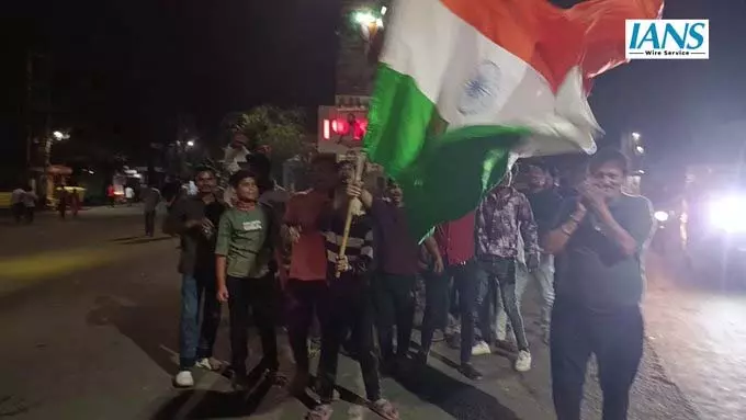 Khandwa में जश्न का माहौल: इंग्लैंड को हराकर टी20 वर्ल्ड कप फाइनल में पहुंची टीम इंडिया Khandwa में जश्न का माहौल: इंग्लैंड को हराकर टी20 वर्ल्ड कप फाइनल में पहुंची टीम इंडिया