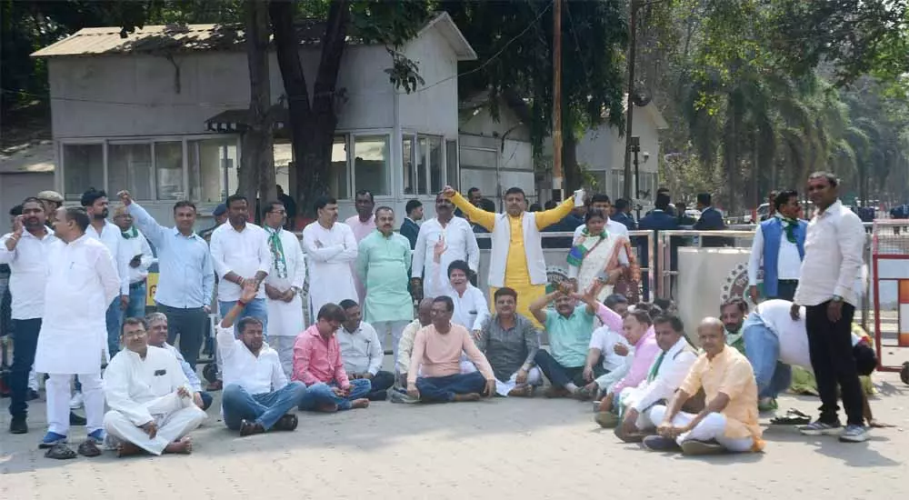 Patna: नीतीश कुमार के खिलाफ कार्यकर्ताओं का विरोध प्रदर्शन Patna: नीतीश कुमार के खिलाफ कार्यकर्ताओं का विरोध प्रदर्शन