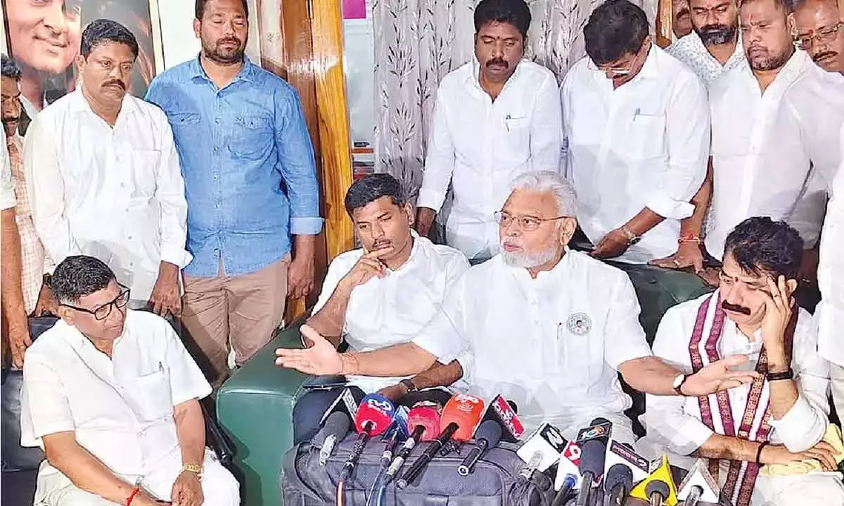 चुनाव से पहले कापू समुदाय का शोषण हुआ, सत्ता मिलने के बाद हमला हुआ: Ambati चुनाव से पहले कापू समुदाय का शोषण हुआ, सत्ता मिलने के बाद हमला हुआ: Ambati