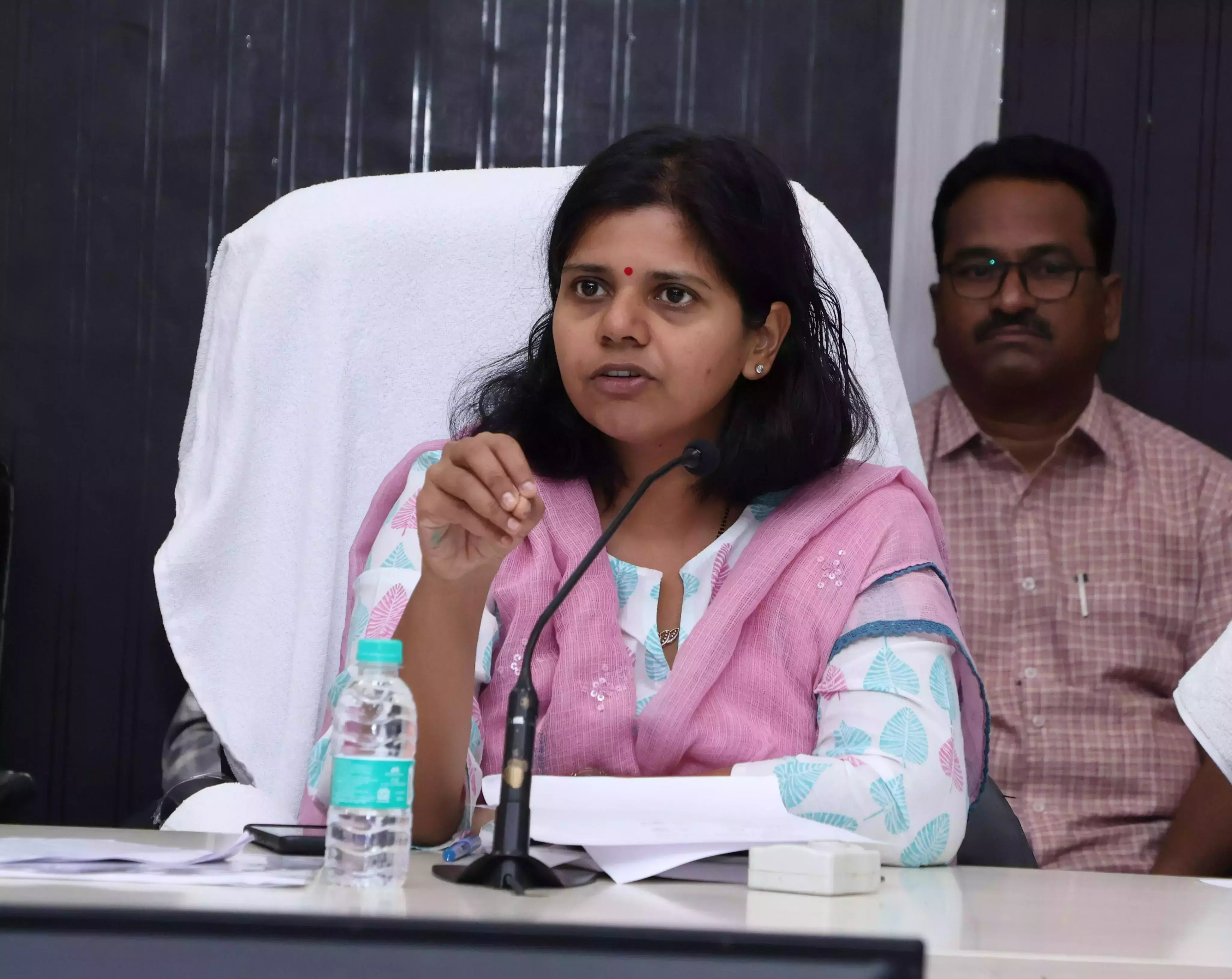 DC इम्पैक्ट रिपोर्ट कॉपी करने के बाद कलेक्टर ने बोधन कॉलेज का इंस्पेक्शन किया
