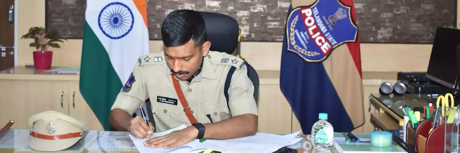 खम्मम police ने सेक्स वर्कर्स से कहा कि वे सुनिश्चित करें कि उनके बच्चे इस पेशे से दूर रहें खम्मम police ने सेक्स वर्कर्स से कहा कि वे सुनिश्चित करें कि उनके बच्चे इस पेशे से दूर रहें