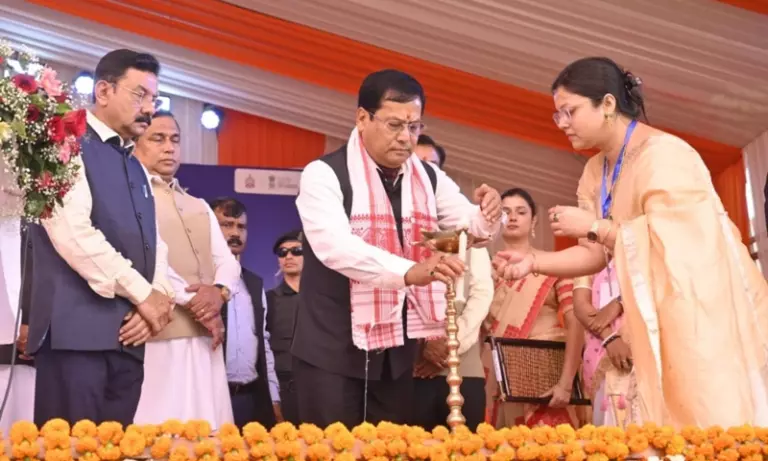 Assam: सर्बानंद सोनोवाल ने ब्रह्मपुत्र पर भारत के पहले नदी लाइटहाउस की आधारशिला रखी
