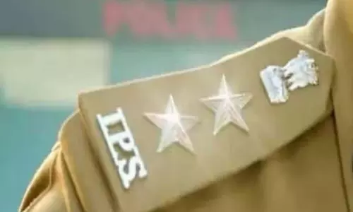 IPS अफसर ने पूर्व सांसद को किया टॉर्चर, घंटो तक चली पूछताछ IPS अफसर ने पूर्व सांसद को किया टॉर्चर, घंटो तक चली पूछताछ