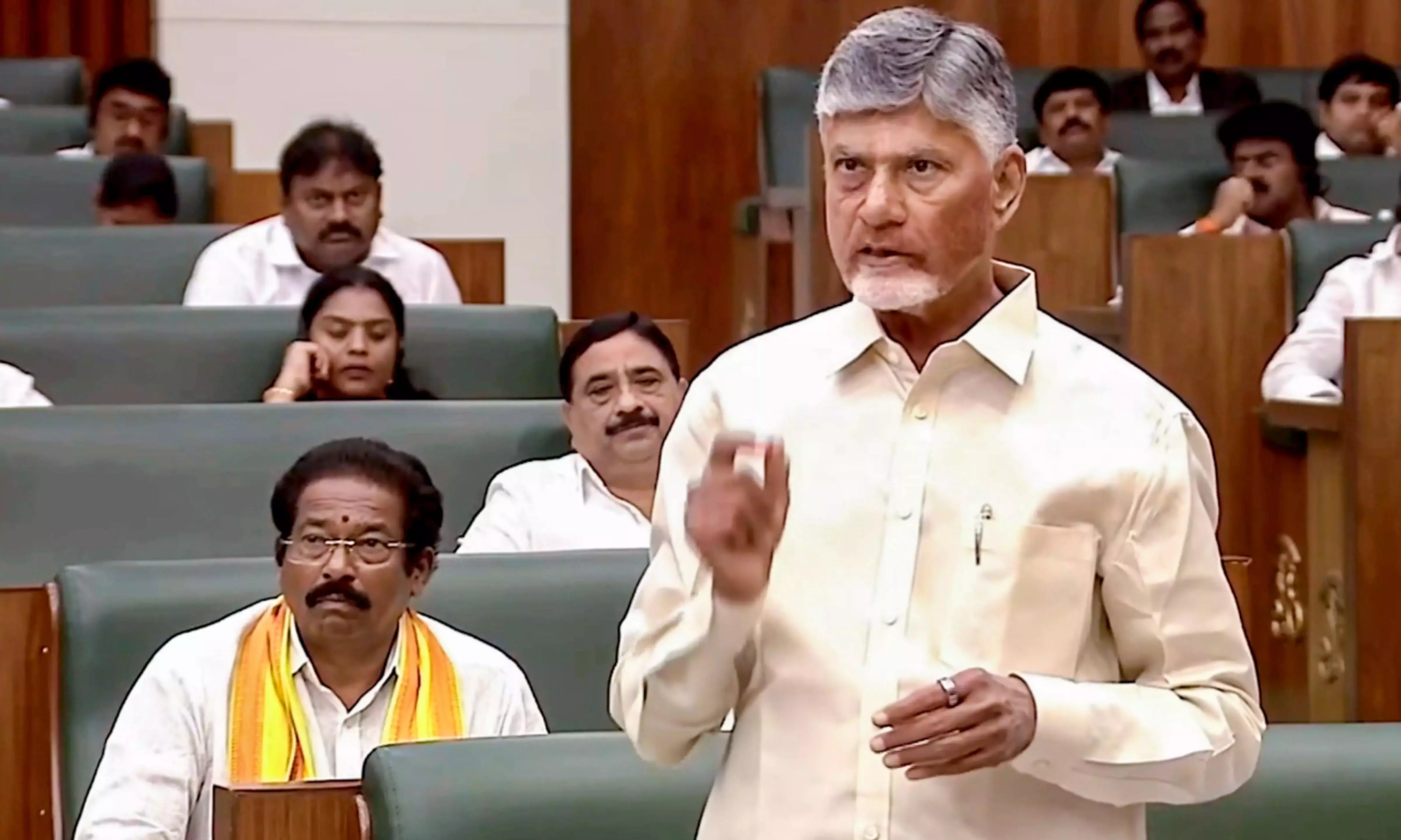 Naidu ने जीवन स्तर को ऊपर उठाने के लिए ज़ीरो पॉवर्टी मिशन को लागू करने का आदेश दिया Naidu ने जीवन स्तर को ऊपर उठाने के लिए ज़ीरो पॉवर्टी मिशन को लागू करने का आदेश दिया