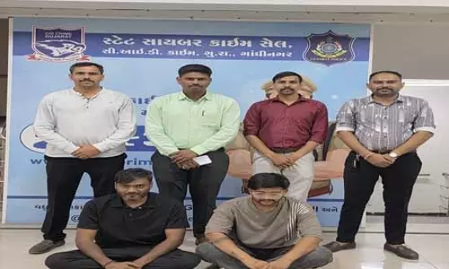 गुजरात: विदेश में साइबर ठगी केंद्रों में युवाओं को भेजने वाले दो आरोपी गिरफ्तार गुजरात: विदेश में साइबर ठगी केंद्रों में युवाओं को भेजने वाले दो आरोपी गिरफ्तार