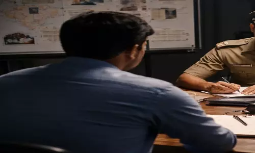 Andhra के पूर्व MP टॉर्चर केस: बिहार कैडर के IPS ऑफिसर से पहले दिन 7 घंटे पूछताछ हुई Andhra के पूर्व MP टॉर्चर केस: बिहार कैडर के IPS ऑफिसर से पहले दिन 7 घंटे पूछताछ हुई