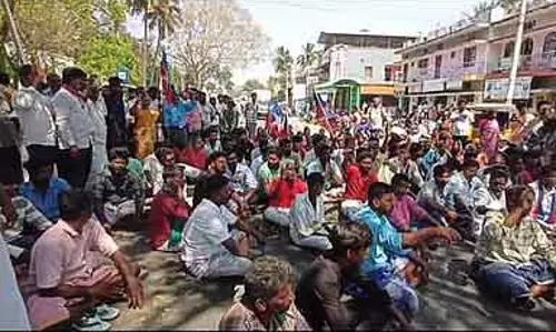 College स्टूडेंट के पिता ने स्टूडेंट पर ज़बरदस्ती ताबीज़ बांधने की कोशिश के बाद सुसाइड कर लिया College स्टूडेंट के पिता ने स्टूडेंट पर ज़बरदस्ती ताबीज़ बांधने की कोशिश के बाद सुसाइड कर लिया