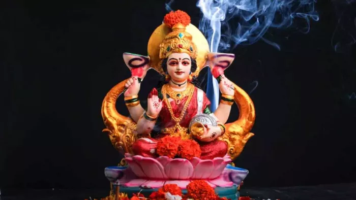 Kanakdhara Stotra: शुक्रवार को पाठ से तिजोरी रहेगी धन से भरी