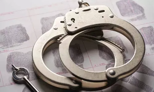 Indore : होली पर युवक की चाकू मारकर हत्या करने के आरोप में तीन नाबालिग हिरासत में Indore : होली पर युवक की चाकू मारकर हत्या करने के आरोप में तीन नाबालिग हिरासत में