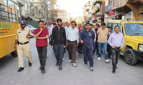 Indore : नगर निगम कमिश्नर क्षितिज सिंघल ने गेर रूट का निरीक्षण किया