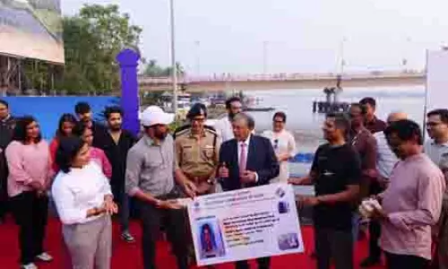 केरल चुनाव: कोच्चि में सीईसी ज्ञानेश कुमार ने लॉन्च किया जेन-जी एंथम, युवाओं को दिलाई शपथ केरल चुनाव: कोच्चि में सीईसी ज्ञानेश कुमार ने लॉन्च किया जेन-जी एंथम, युवाओं को दिलाई शपथ