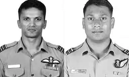 Assam : सुखोई फाइटर जेट क्रैश में 2 पायलटों की मौत Assam : सुखोई फाइटर जेट क्रैश में 2 पायलटों की मौत