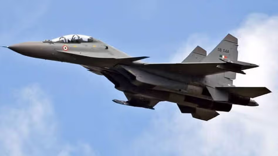 Assam : सुखोई-30 फाइटर जेट जोरहाट से उड़ान भरने के बाद कार्बी आंगलोंग में क्रैश हो गया