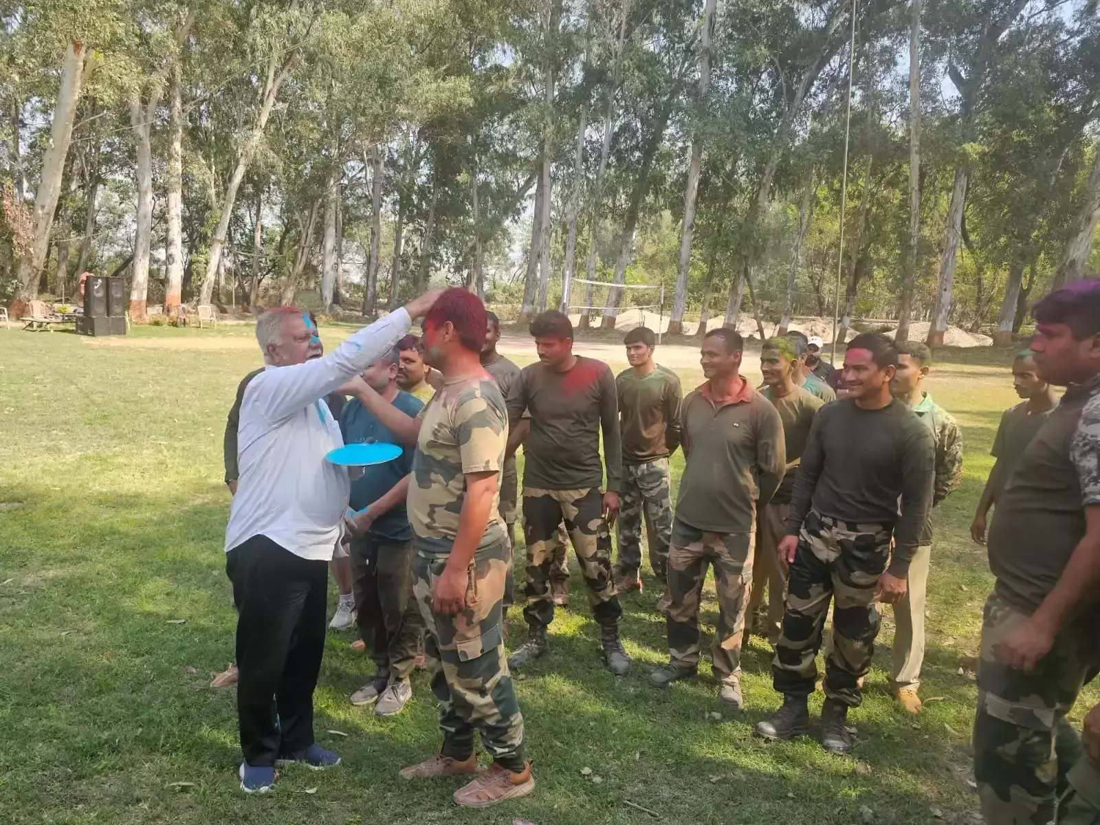 Jammu: चिकन नेक पोस्ट पर होली का खास जश्न Jammu: चिकन नेक पोस्ट पर होली का खास जश्न