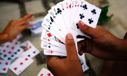 Sopore: जुआ खेलते चार लोग पुलिस के हत्थे चढ़े Sopore: जुआ खेलते चार लोग पुलिस के हत्थे चढ़े