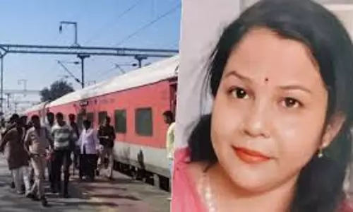 Ratlam: ट्रेन के टॉयलेट में मिली जज की पत्नी की लाश Ratlam: ट्रेन के टॉयलेट में मिली जज की पत्नी की लाश
