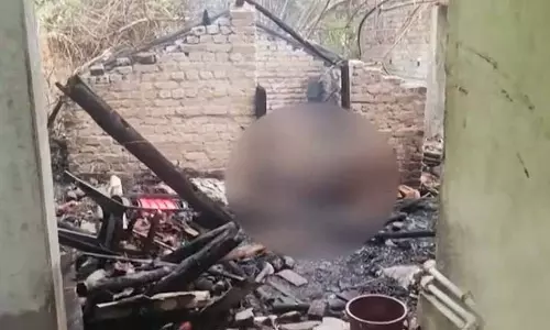 Keonjhar में घर में आग लगने से अखबार हॉकर की जलकर मौत Keonjhar में घर में आग लगने से अखबार हॉकर की जलकर मौत