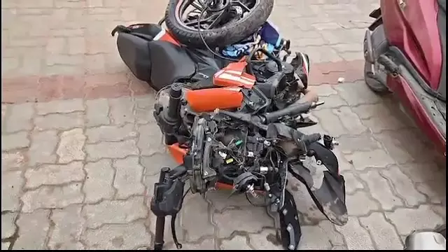 भुवनेश्वर-पुरी हाईवे पर हादसा: Pipili में हाइवा ट्रक ने दो लोगों को कुचला, दो की मौत, एक की हालत गंभीर भुवनेश्वर-पुरी हाईवे पर हादसा: Pipili में हाइवा ट्रक ने दो लोगों को कुचला, दो की मौत, एक की हालत गंभीर